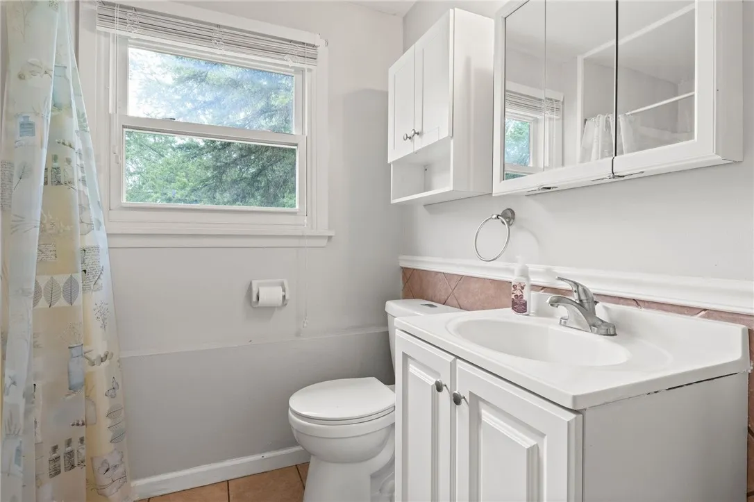 29 Davy Drive, Gates, New York 14624, Gates, New York 14624, 4 Bedrooms Bedrooms, 7 Rooms Rooms,2 BathroomsBathrooms,Residential,For Sale,29 Davy Drive, Gates, New York 14624,R1621589