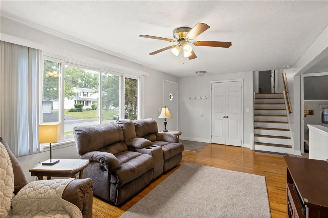 29 Davy Drive, Gates, New York 14624, Gates, New York 14624, 4 Bedrooms Bedrooms, 7 Rooms Rooms,2 BathroomsBathrooms,Residential,For Sale,29 Davy Drive, Gates, New York 14624,R1621589