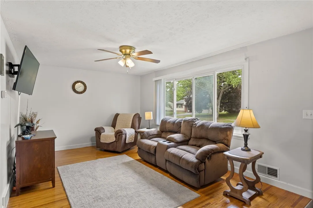 29 Davy Drive, Gates, New York 14624, Gates, New York 14624, 4 Bedrooms Bedrooms, 7 Rooms Rooms,2 BathroomsBathrooms,Residential,For Sale,29 Davy Drive, Gates, New York 14624,R1621589