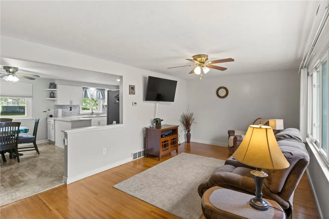 29 Davy Drive, Gates, New York 14624, Gates, New York 14624, 4 Bedrooms Bedrooms, 7 Rooms Rooms,2 BathroomsBathrooms,Residential,For Sale,29 Davy Drive, Gates, New York 14624,R1621589