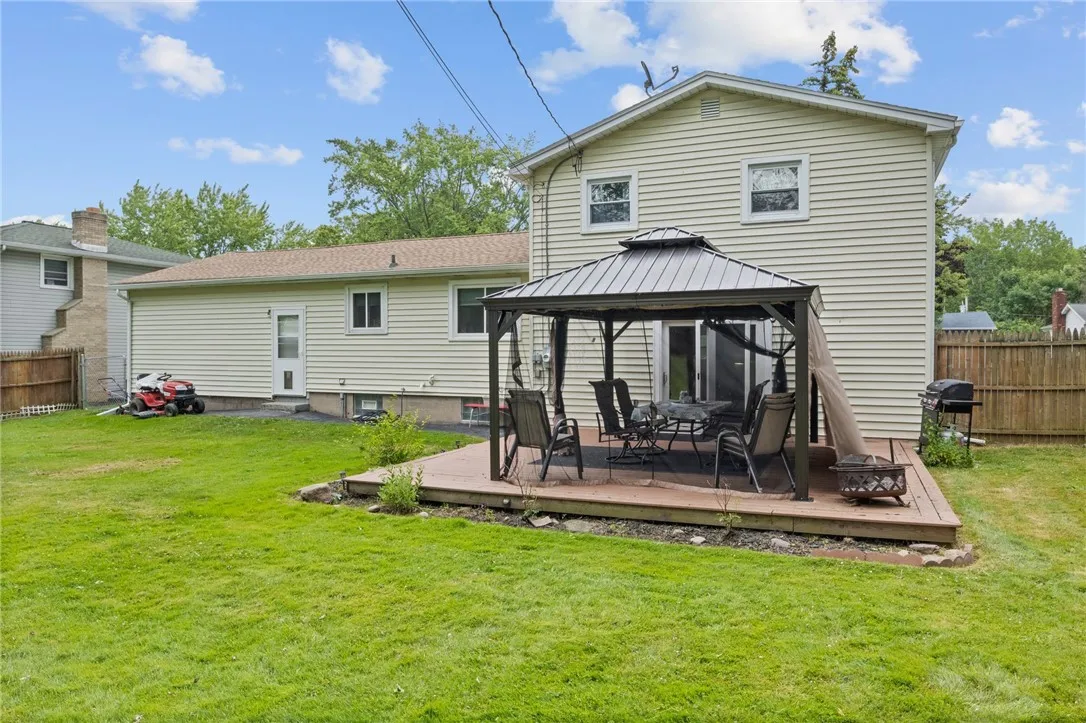 29 Davy Drive, Gates, New York 14624, Gates, New York 14624, 4 Bedrooms Bedrooms, 7 Rooms Rooms,2 BathroomsBathrooms,Residential,For Sale,29 Davy Drive, Gates, New York 14624,R1621589