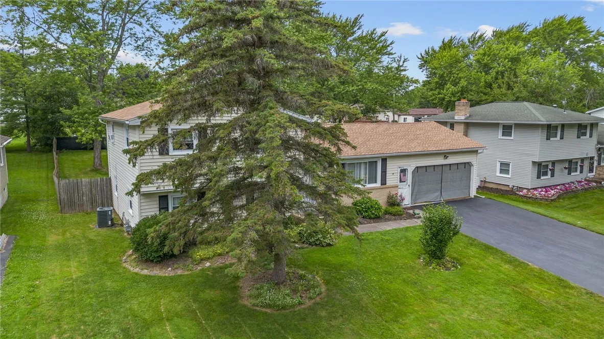 29 Davy Drive, Gates, New York 14624, Gates, New York 14624, 4 Bedrooms Bedrooms, 7 Rooms Rooms,2 BathroomsBathrooms,Residential,For Sale,29 Davy Drive, Gates, New York 14624,R1621589