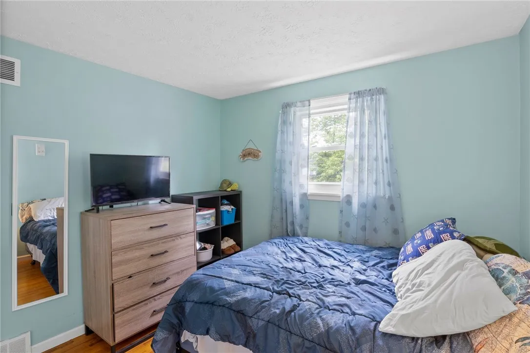 29 Davy Drive, Gates, New York 14624, Gates, New York 14624, 4 Bedrooms Bedrooms, 7 Rooms Rooms,2 BathroomsBathrooms,Residential,For Sale,29 Davy Drive, Gates, New York 14624,R1621589