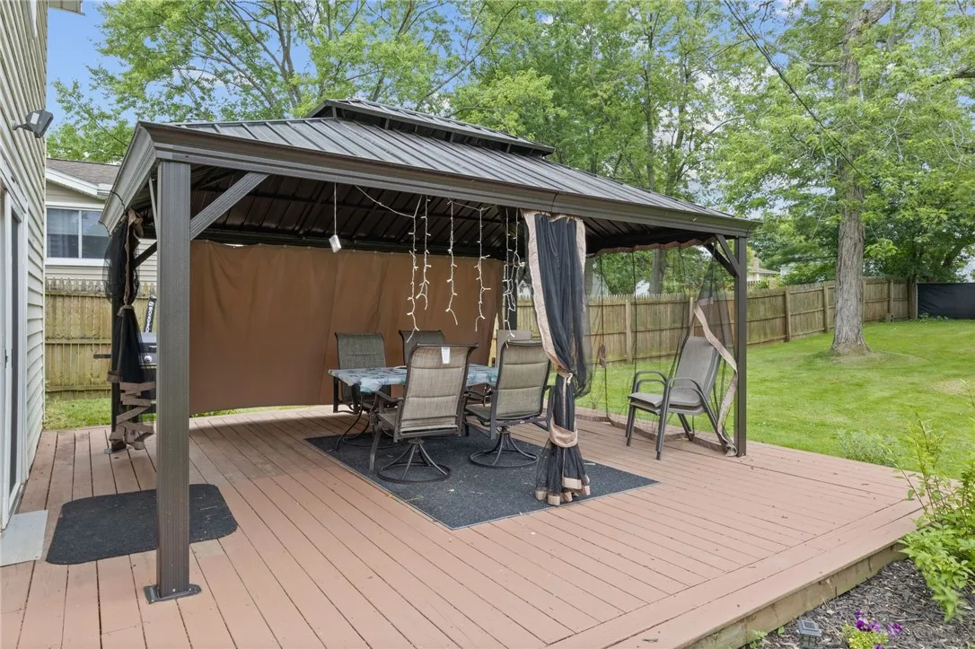 29 Davy Drive, Gates, New York 14624, Gates, New York 14624, 4 Bedrooms Bedrooms, 7 Rooms Rooms,2 BathroomsBathrooms,Residential,For Sale,29 Davy Drive, Gates, New York 14624,R1621589