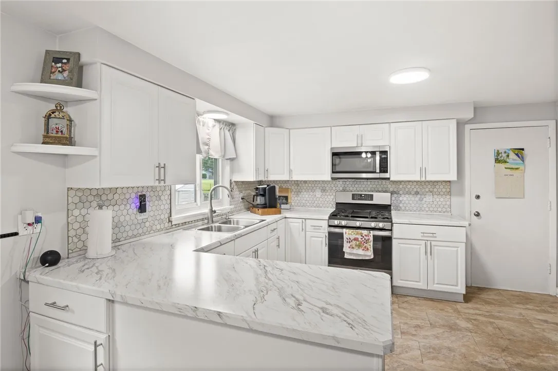 29 Davy Drive, Gates, New York 14624, Gates, New York 14624, 4 Bedrooms Bedrooms, 7 Rooms Rooms,2 BathroomsBathrooms,Residential,For Sale,29 Davy Drive, Gates, New York 14624,R1621589