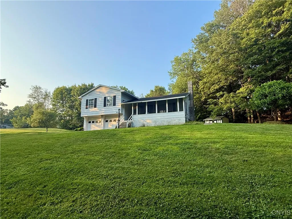 9418 Glenmore Road Es, Annsville, New York 13471, Annsville, New York 13471, 3 Bedrooms Bedrooms, 9 Rooms Rooms,1 BathroomBathrooms,Residential,For Sale,9418 Glenmore Road Es, Annsville, New York 13471,S1622404