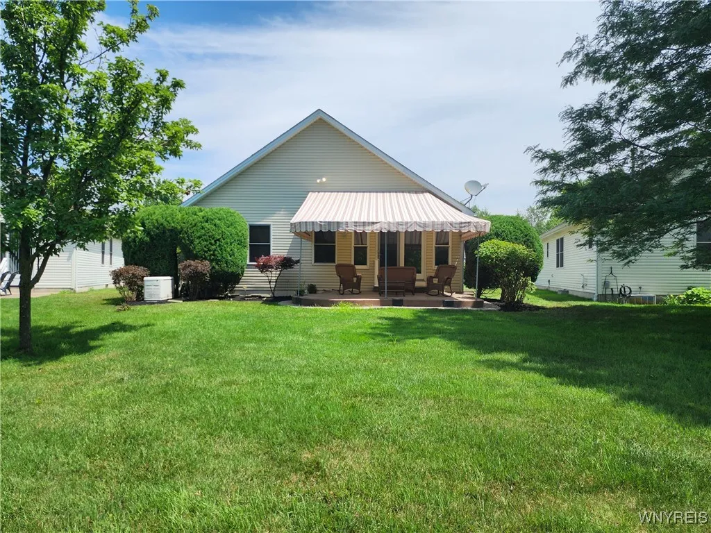 44 French Oaks Lane, Amherst, New York 14051, Amherst, New York 14051, 3 Bedrooms Bedrooms, 6 Rooms Rooms,3 BathroomsBathrooms,Residential,For Sale,44 French Oaks Lane, Amherst, New York 14051,B1622391