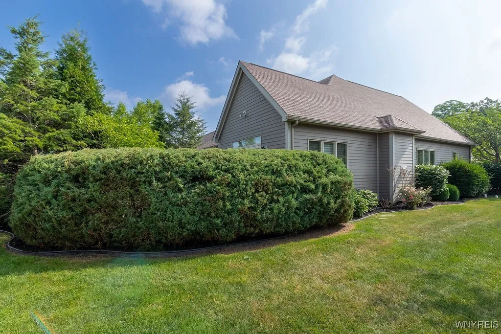 171 Harbridge Mnr, Amherst, New York 14221, Amherst, New York 14221, 2 Bedrooms Bedrooms, 7 Rooms Rooms,2 BathroomsBathrooms,Residential,For Sale,171 Harbridge Mnr, Amherst, New York 14221,B1619755