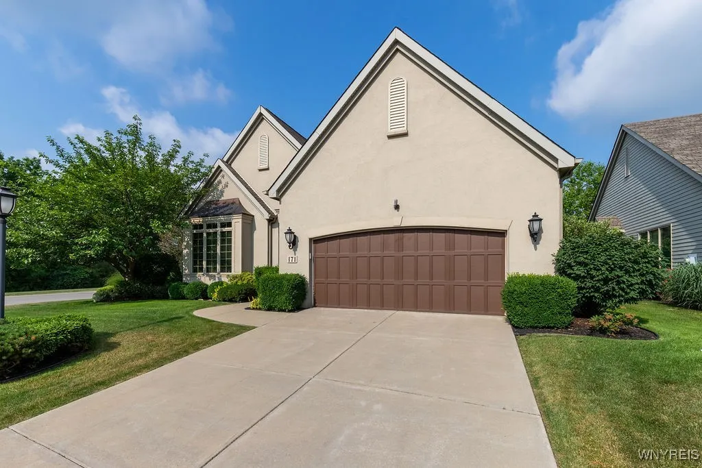171 Harbridge Mnr, Amherst, New York 14221, Amherst, New York 14221, 2 Bedrooms Bedrooms, 7 Rooms Rooms,2 BathroomsBathrooms,Residential,For Sale,171 Harbridge Mnr, Amherst, New York 14221,B1619755