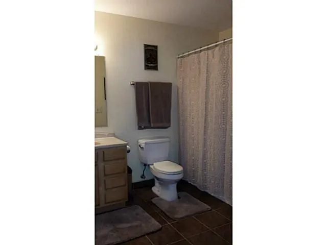 Apartment D - Full  Bathroom (stock photo)