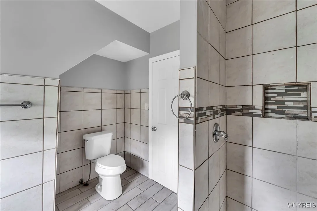 33 Lafayette Avenue, Buffalo, New York 14213, Buffalo, New York 14213, 4 Bedrooms Bedrooms, 6 Rooms Rooms,2 BathroomsBathrooms,Residential,For Sale,33 Lafayette Avenue, Buffalo, New York 14213,B1620718