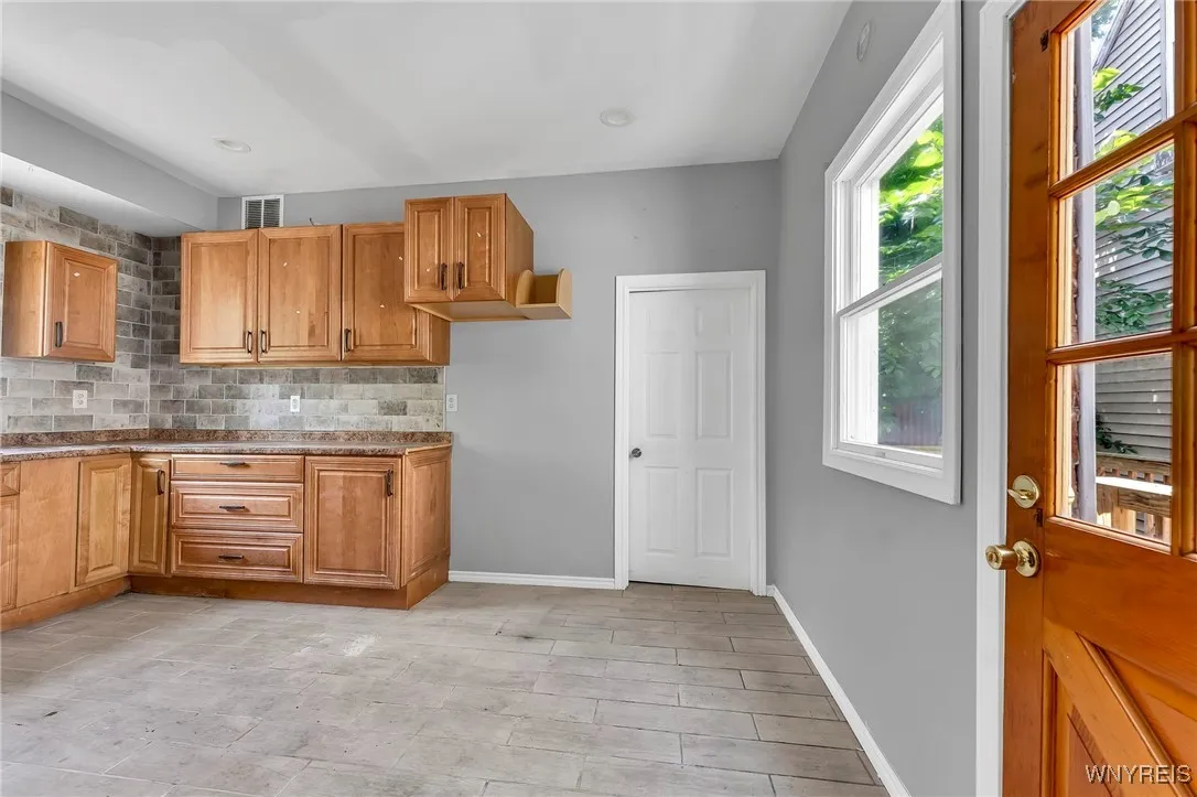 33 Lafayette Avenue, Buffalo, New York 14213, Buffalo, New York 14213, 4 Bedrooms Bedrooms, 6 Rooms Rooms,2 BathroomsBathrooms,Residential,For Sale,33 Lafayette Avenue, Buffalo, New York 14213,B1620718