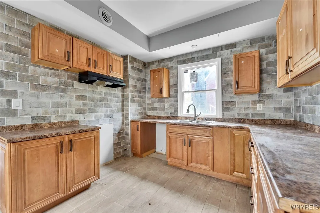 33 Lafayette Avenue, Buffalo, New York 14213, Buffalo, New York 14213, 4 Bedrooms Bedrooms, 6 Rooms Rooms,2 BathroomsBathrooms,Residential,For Sale,33 Lafayette Avenue, Buffalo, New York 14213,B1620718