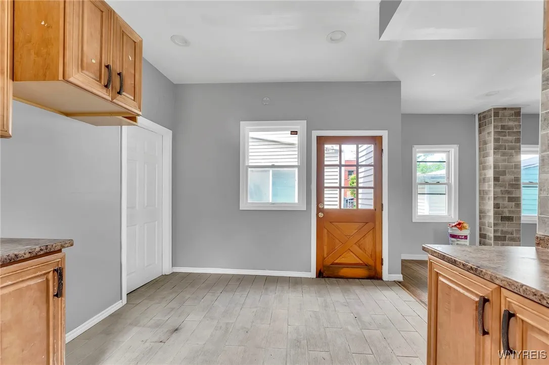 33 Lafayette Avenue, Buffalo, New York 14213, Buffalo, New York 14213, 4 Bedrooms Bedrooms, 6 Rooms Rooms,2 BathroomsBathrooms,Residential,For Sale,33 Lafayette Avenue, Buffalo, New York 14213,B1620718