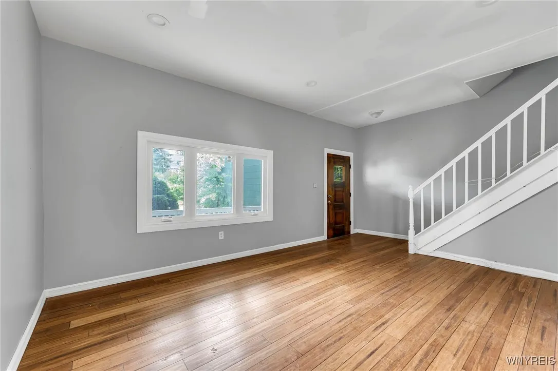 33 Lafayette Avenue, Buffalo, New York 14213, Buffalo, New York 14213, 4 Bedrooms Bedrooms, 6 Rooms Rooms,2 BathroomsBathrooms,Residential,For Sale,33 Lafayette Avenue, Buffalo, New York 14213,B1620718