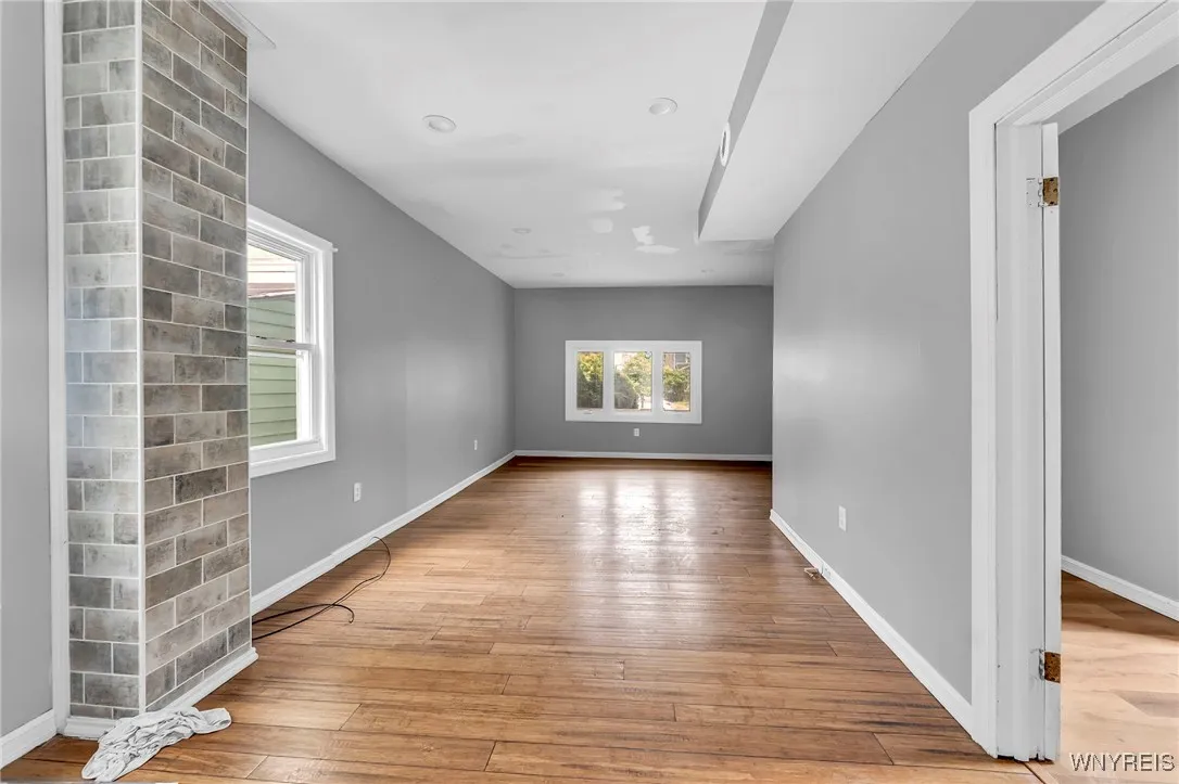 33 Lafayette Avenue, Buffalo, New York 14213, Buffalo, New York 14213, 4 Bedrooms Bedrooms, 6 Rooms Rooms,2 BathroomsBathrooms,Residential,For Sale,33 Lafayette Avenue, Buffalo, New York 14213,B1620718