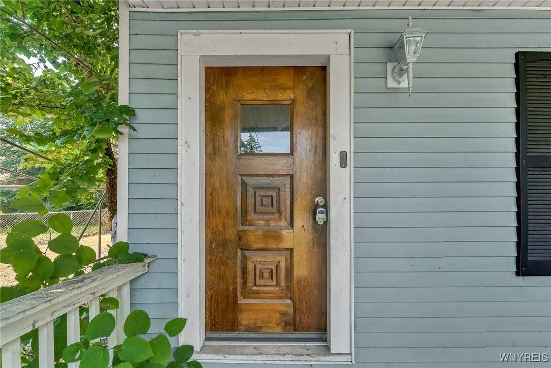 33 Lafayette Avenue, Buffalo, New York 14213, Buffalo, New York 14213, 4 Bedrooms Bedrooms, 6 Rooms Rooms,2 BathroomsBathrooms,Residential,For Sale,33 Lafayette Avenue, Buffalo, New York 14213,B1620718