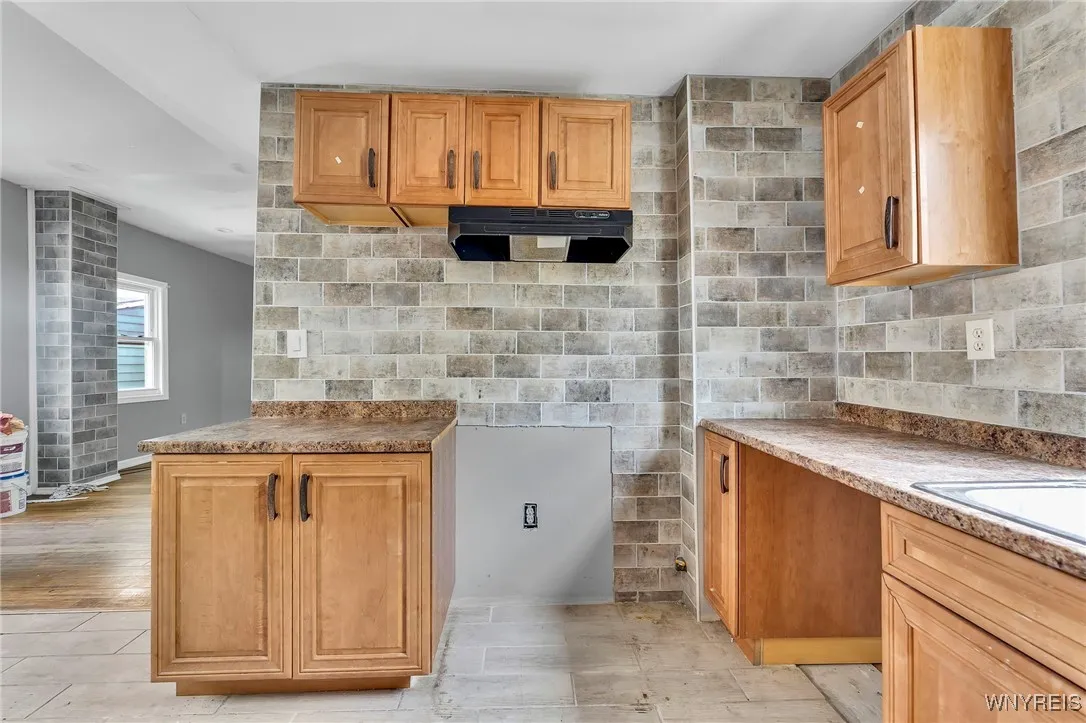 33 Lafayette Avenue, Buffalo, New York 14213, Buffalo, New York 14213, 4 Bedrooms Bedrooms, 6 Rooms Rooms,2 BathroomsBathrooms,Residential,For Sale,33 Lafayette Avenue, Buffalo, New York 14213,B1620718