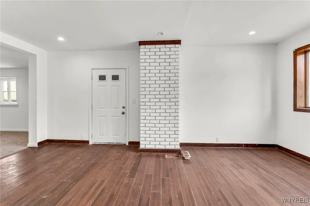 25 Lafayette Avenue, Buffalo, New York 14213, Buffalo, New York 14213, 3 Bedrooms Bedrooms, 6 Rooms Rooms,2 BathroomsBathrooms,Residential,For Sale,25 Lafayette Avenue, Buffalo, New York 14213,B1620218