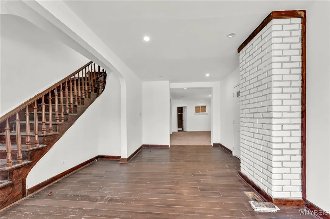 25 Lafayette Avenue, Buffalo, New York 14213, Buffalo, New York 14213, 3 Bedrooms Bedrooms, 6 Rooms Rooms,2 BathroomsBathrooms,Residential,For Sale,25 Lafayette Avenue, Buffalo, New York 14213,B1620218