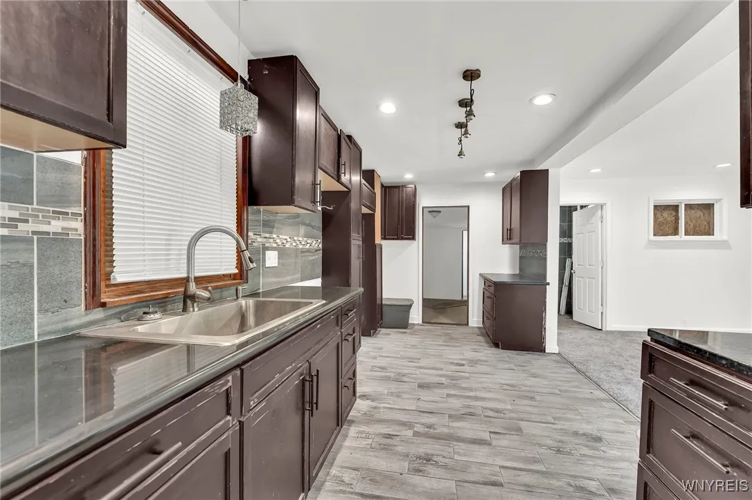 25 Lafayette Avenue, Buffalo, New York 14213, Buffalo, New York 14213, 3 Bedrooms Bedrooms, 6 Rooms Rooms,2 BathroomsBathrooms,Residential,For Sale,25 Lafayette Avenue, Buffalo, New York 14213,B1620218