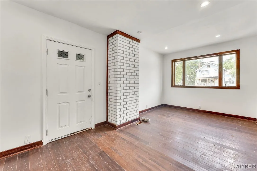 25 Lafayette Avenue, Buffalo, New York 14213, Buffalo, New York 14213, 3 Bedrooms Bedrooms, 6 Rooms Rooms,2 BathroomsBathrooms,Residential,For Sale,25 Lafayette Avenue, Buffalo, New York 14213,B1620218