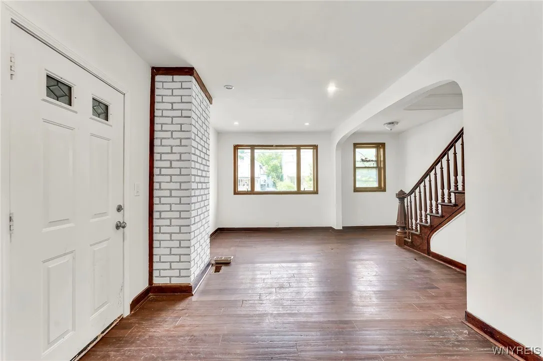 25 Lafayette Avenue, Buffalo, New York 14213, Buffalo, New York 14213, 3 Bedrooms Bedrooms, 6 Rooms Rooms,2 BathroomsBathrooms,Residential,For Sale,25 Lafayette Avenue, Buffalo, New York 14213,B1620218