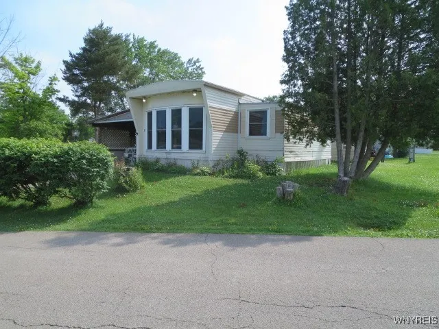 2 Vibernum Drive, Hamburg, New York 14075, Hamburg, New York 14075, 2 Bedrooms Bedrooms, 6 Rooms Rooms,1 BathroomBathrooms,Residential,For Sale,2 Vibernum Drive, Hamburg, New York 14075,B1622230