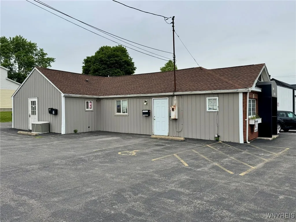 4990 Broadway, Lancaster, New York 14043, Lancaster, New York 14043, ,Commercial Lease,For Rent,4990 Broadway, Lancaster, New York 14043,B1618987
