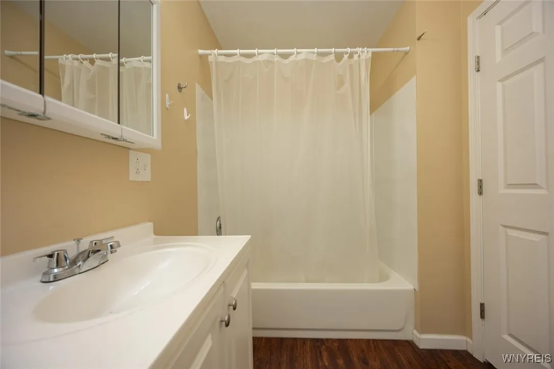 54 Tuxedo Place, Buffalo, New York 14207, Buffalo, New York 14207, 6 Bedrooms Bedrooms, ,4 BathroomsBathrooms,Residential,For Sale,54 Tuxedo Place, Buffalo, New York 14207,B1621871