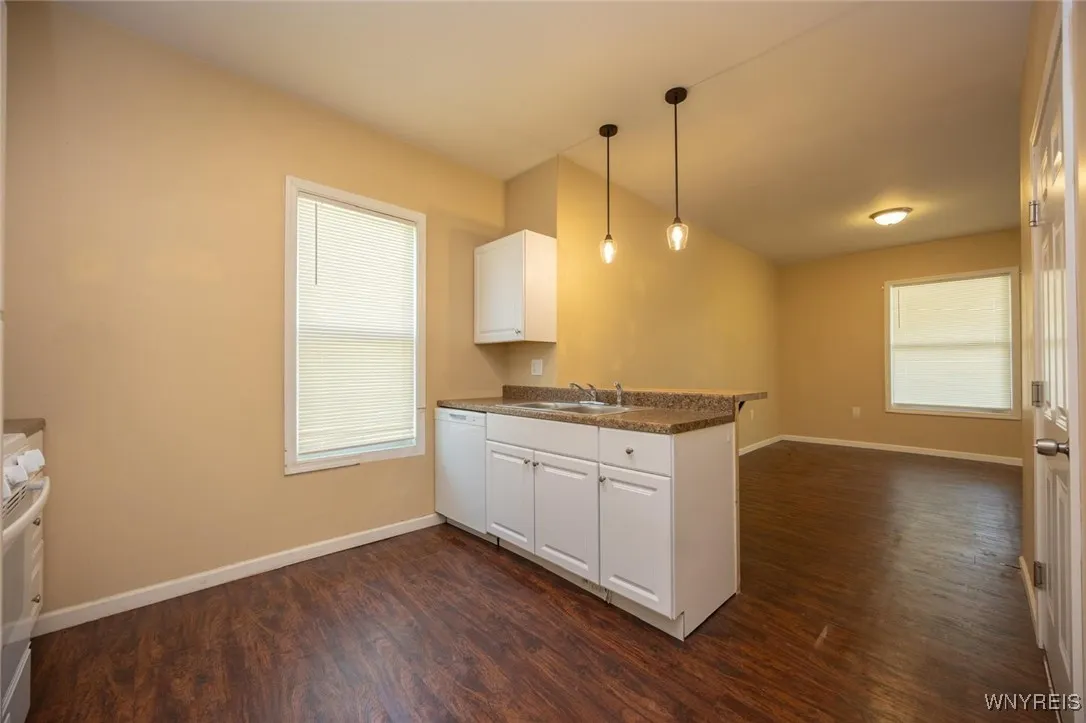 54 Tuxedo Place, Buffalo, New York 14207, Buffalo, New York 14207, 6 Bedrooms Bedrooms, ,4 BathroomsBathrooms,Residential,For Sale,54 Tuxedo Place, Buffalo, New York 14207,B1621871
