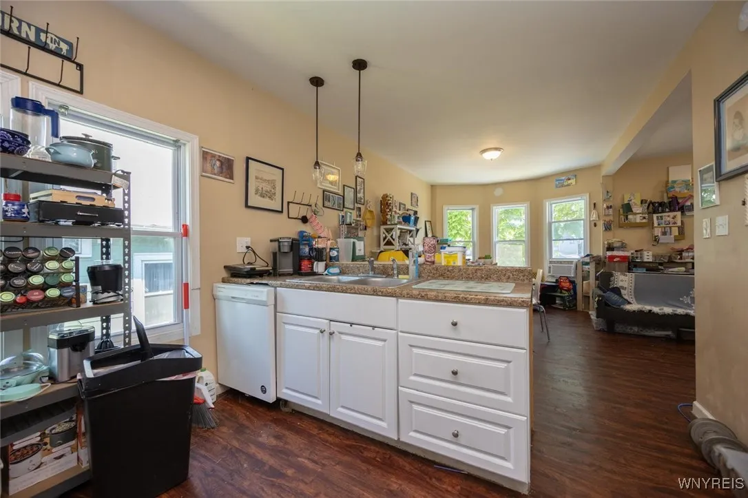 54 Tuxedo Place, Buffalo, New York 14207, Buffalo, New York 14207, 6 Bedrooms Bedrooms, ,4 BathroomsBathrooms,Residential,For Sale,54 Tuxedo Place, Buffalo, New York 14207,B1621871