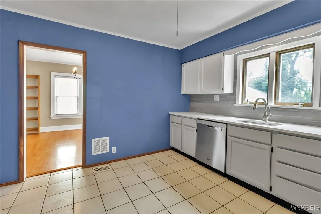 33 Frontenac Avenue, Buffalo, New York 14216, Buffalo, New York 14216, 3 Bedrooms Bedrooms, 6 Rooms Rooms,1 BathroomBathrooms,Residential,For Sale,33 Frontenac Avenue, Buffalo, New York 14216,B1622486