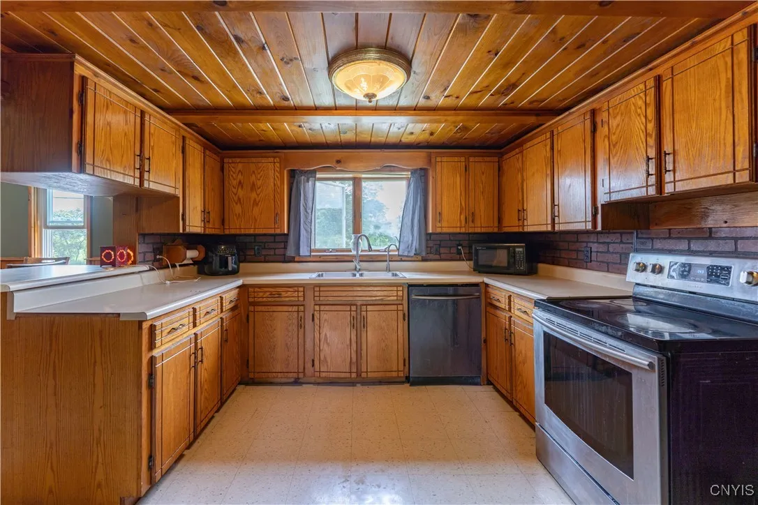 193 Newport Gray Road, Newport, New York 13416, Newport, New York 13416, 4 Bedrooms Bedrooms, 10 Rooms Rooms,1 BathroomBathrooms,Residential,For Sale,193 Newport Gray Road, Newport, New York 13416,S1622160