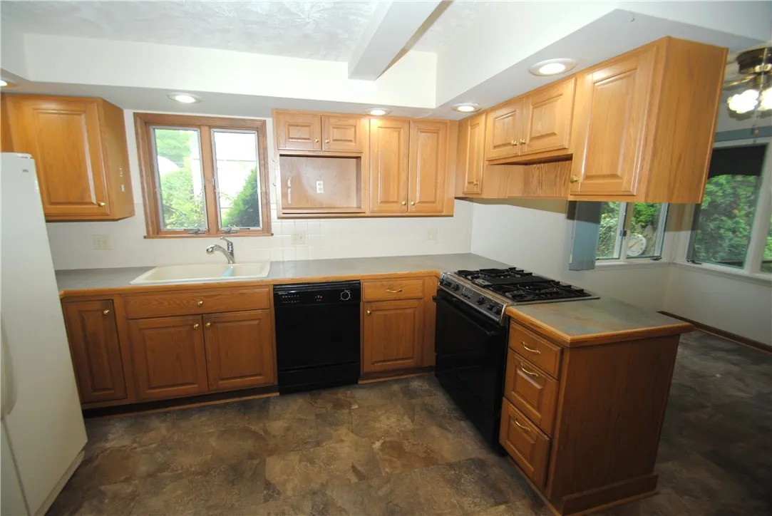 11 Elmwood Avenue, Hornellsville, New York 14843, Hornellsville, New York 14843, 4 Bedrooms Bedrooms, 12 Rooms Rooms,1 BathroomBathrooms,Residential,Closed,11 Elmwood Avenue, Hornellsville, New York 14843,0,R1622402