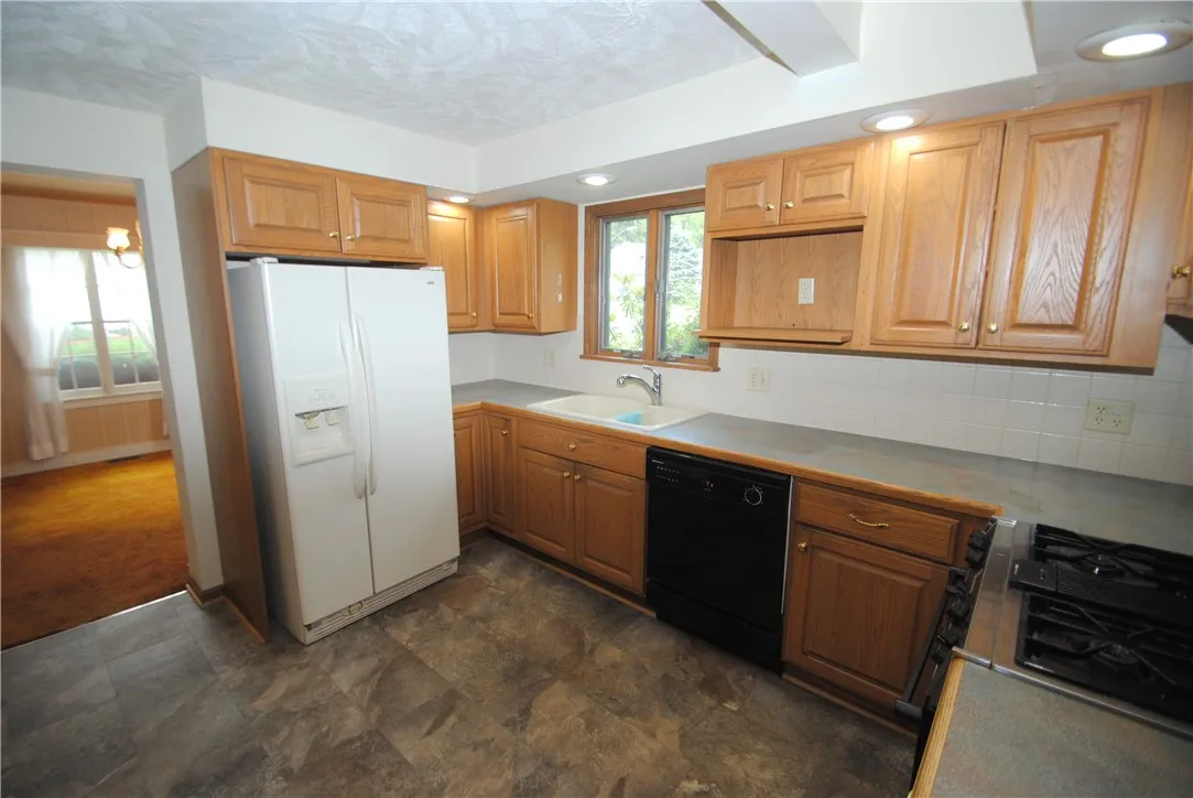 11 Elmwood Avenue, Hornellsville, New York 14843, Hornellsville, New York 14843, 4 Bedrooms Bedrooms, 12 Rooms Rooms,1 BathroomBathrooms,Residential,Closed,11 Elmwood Avenue, Hornellsville, New York 14843,0,R1622402