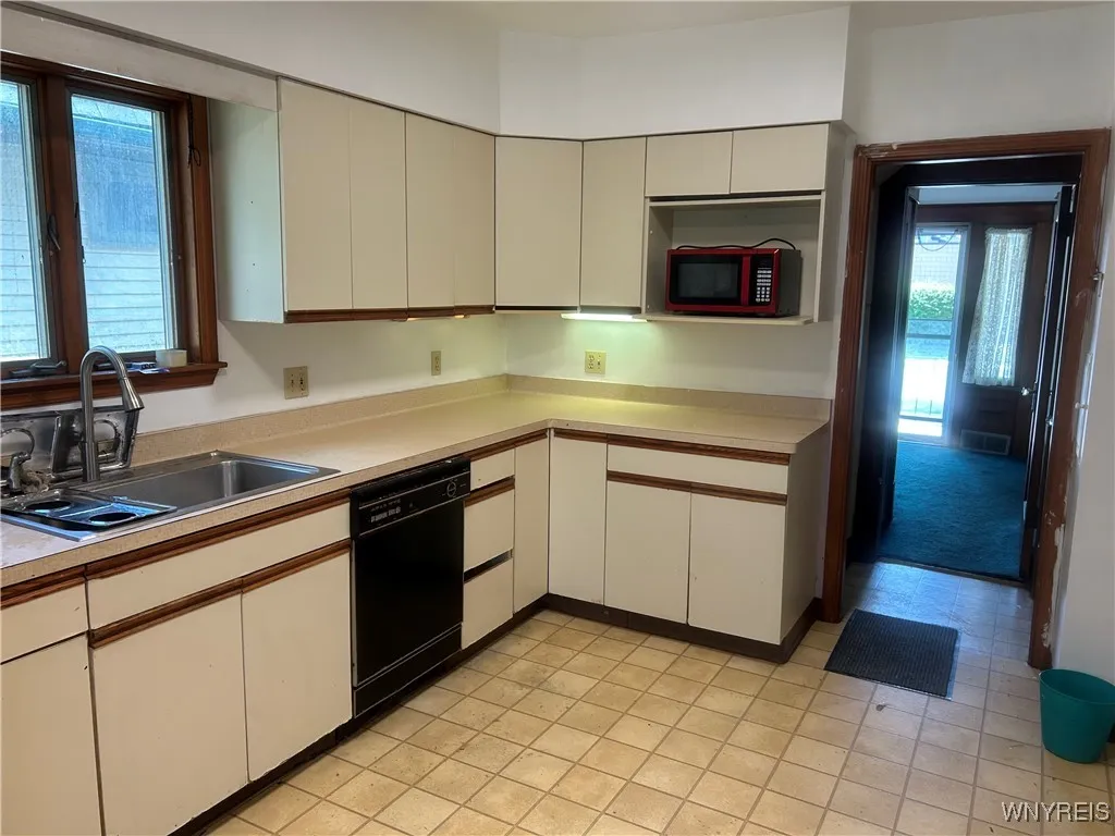 106 Lasalle Avenue, Buffalo, New York 14214, Buffalo, New York 14214, 4 Bedrooms Bedrooms, 5 Rooms Rooms,1 BathroomBathrooms,Residential,For Sale,106 Lasalle Avenue, Buffalo, New York 14214,B1618784