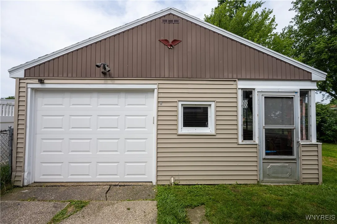 150 Collins Avenue, West Seneca, New York 14224, West Seneca, New York 14224, 3 Bedrooms Bedrooms, 6 Rooms Rooms,1 BathroomBathrooms,Residential,Closed,150 Collins Avenue, West Seneca, New York 14224,0,B1621803