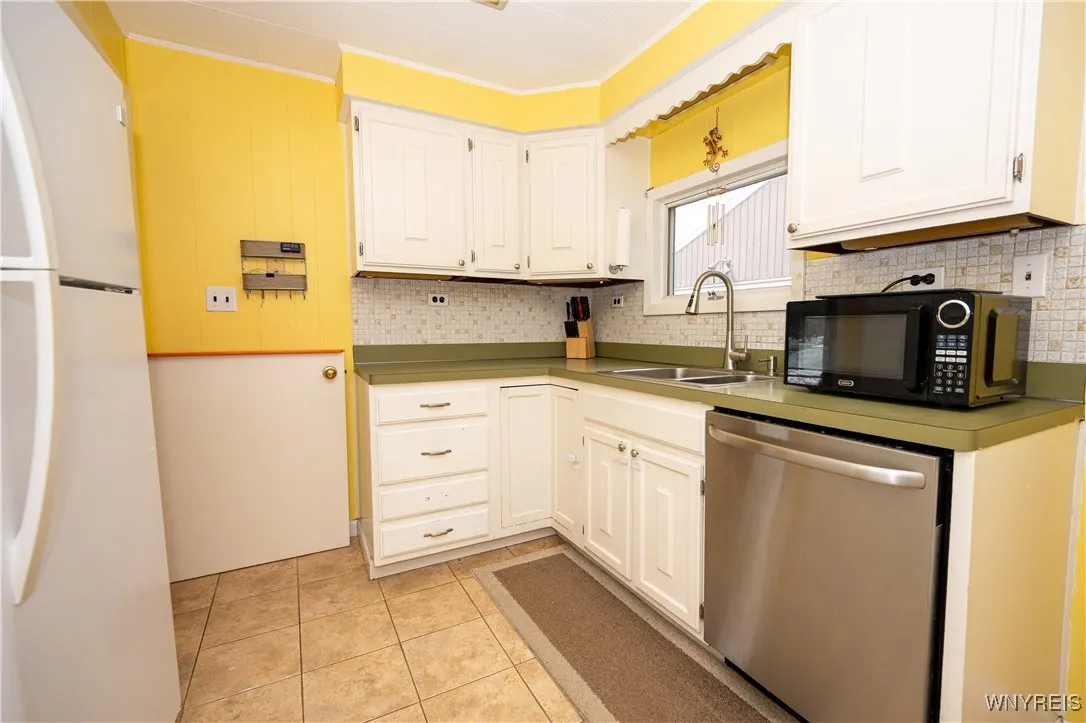 150 Collins Avenue, West Seneca, New York 14224, West Seneca, New York 14224, 3 Bedrooms Bedrooms, 6 Rooms Rooms,1 BathroomBathrooms,Residential,Closed,150 Collins Avenue, West Seneca, New York 14224,0,B1621803
