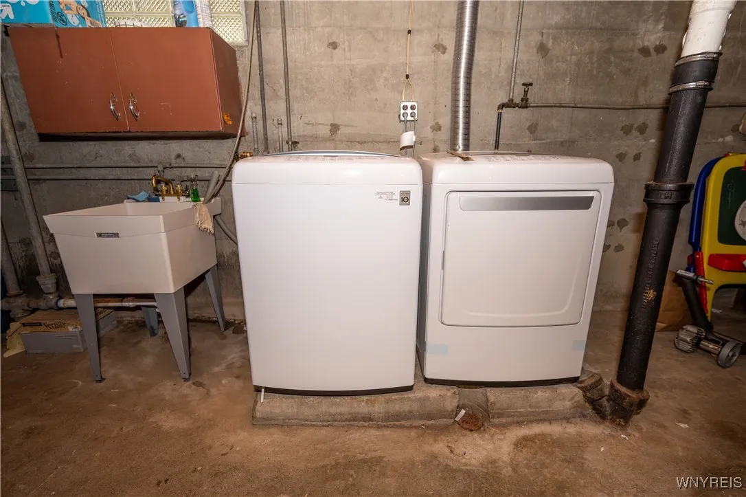 150 Collins Avenue, West Seneca, New York 14224, West Seneca, New York 14224, 3 Bedrooms Bedrooms, 6 Rooms Rooms,1 BathroomBathrooms,Residential,Closed,150 Collins Avenue, West Seneca, New York 14224,0,B1621803