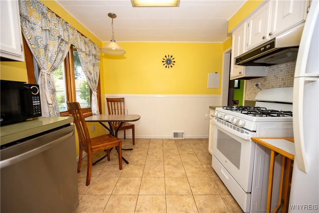 150 Collins Avenue, West Seneca, New York 14224, West Seneca, New York 14224, 3 Bedrooms Bedrooms, 6 Rooms Rooms,1 BathroomBathrooms,Residential,Closed,150 Collins Avenue, West Seneca, New York 14224,0,B1621803