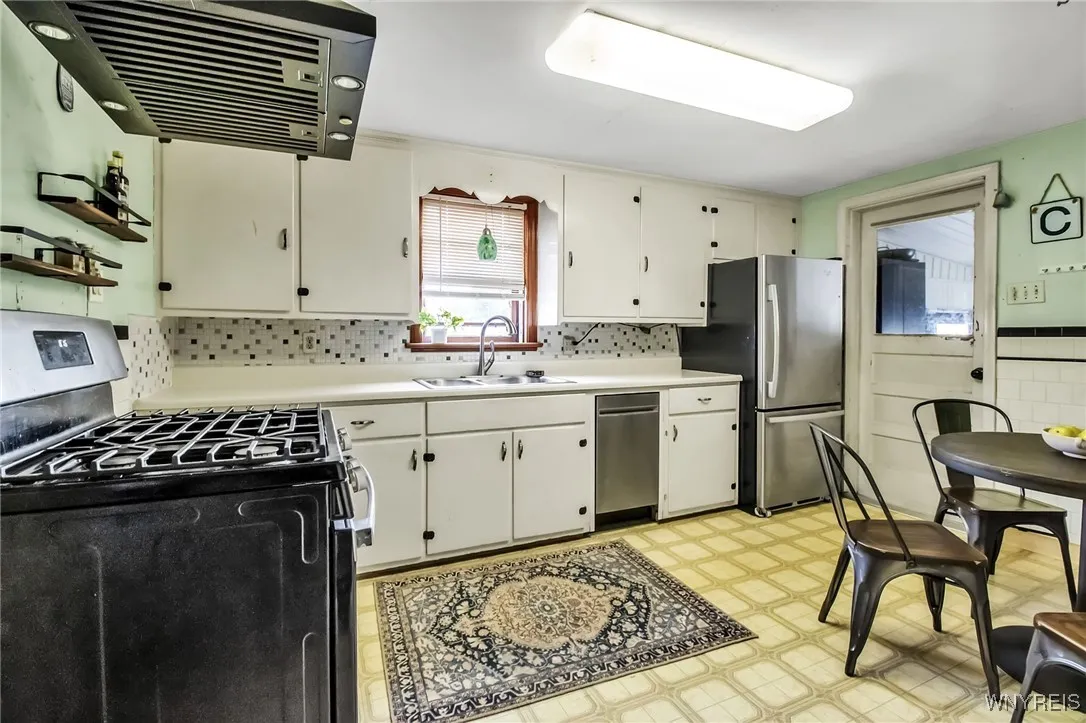 10 Irwinwood Road, Lancaster, New York 14086, Lancaster, New York 14086, 4 Bedrooms Bedrooms, 9 Rooms Rooms,2 BathroomsBathrooms,Residential,Closed,10 Irwinwood Road, Lancaster, New York 14086,0,B1621721