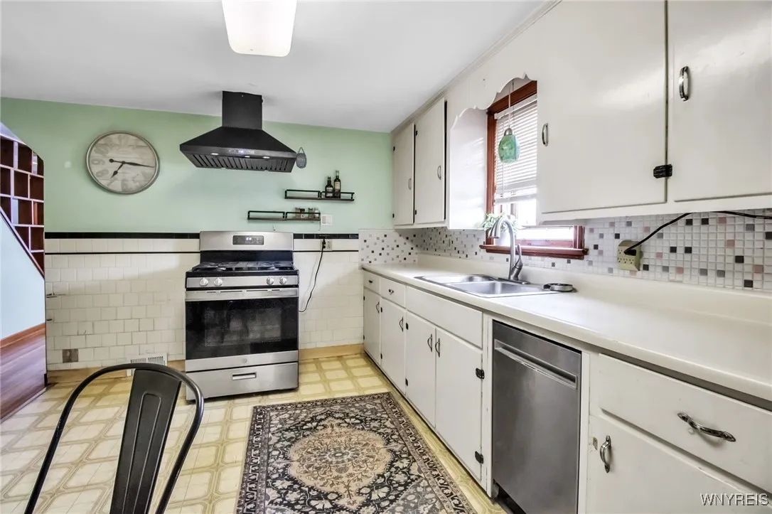 10 Irwinwood Road, Lancaster, New York 14086, Lancaster, New York 14086, 4 Bedrooms Bedrooms, 9 Rooms Rooms,2 BathroomsBathrooms,Residential,Closed,10 Irwinwood Road, Lancaster, New York 14086,0,B1621721