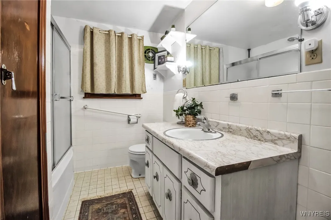 10 Irwinwood Road, Lancaster, New York 14086, Lancaster, New York 14086, 4 Bedrooms Bedrooms, 9 Rooms Rooms,2 BathroomsBathrooms,Residential,Closed,10 Irwinwood Road, Lancaster, New York 14086,0,B1621721