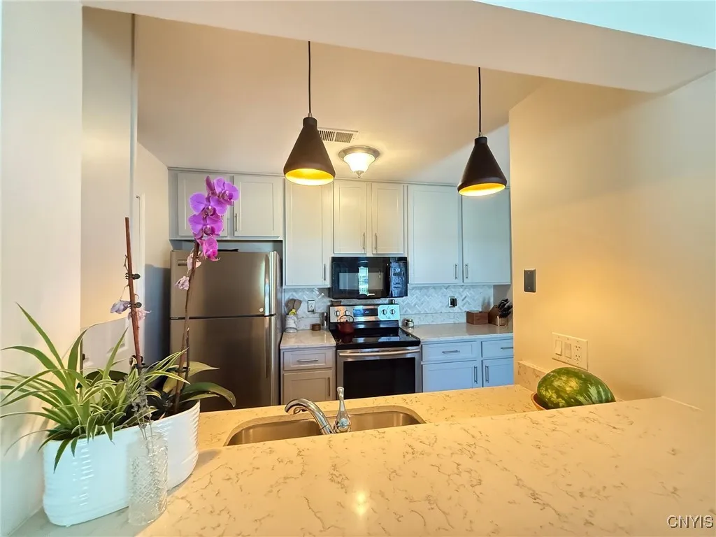 2301 Greymoor Way, Lysander, New York 13027, Lysander, New York 13027, 2 Bedrooms Bedrooms, 6 Rooms Rooms,2 BathroomsBathrooms,Residential,For Sale,2301 Greymoor Way, Lysander, New York 13027,S1622173