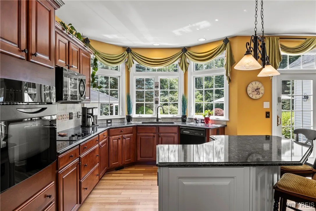 314 Landings Drive, Amherst, New York 14228, Amherst, New York 14228, 4 Bedrooms Bedrooms, 12 Rooms Rooms,2 BathroomsBathrooms,Residential,For Sale,314 Landings Drive, Amherst, New York 14228,B1622569