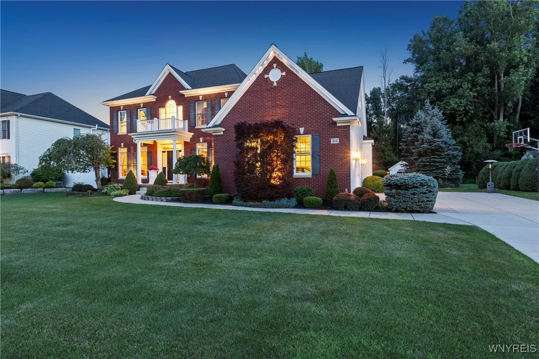314 Landings Drive, Amherst, New York 14228, Amherst, New York 14228, 4 Bedrooms Bedrooms, 12 Rooms Rooms,2 BathroomsBathrooms,Residential,For Sale,314 Landings Drive, Amherst, New York 14228,B1622569