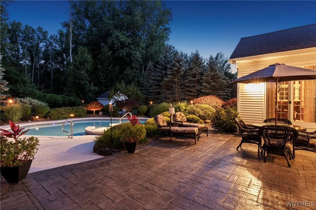 314 Landings Drive, Amherst, New York 14228, Amherst, New York 14228, 4 Bedrooms Bedrooms, 12 Rooms Rooms,2 BathroomsBathrooms,Residential,For Sale,314 Landings Drive, Amherst, New York 14228,B1622569