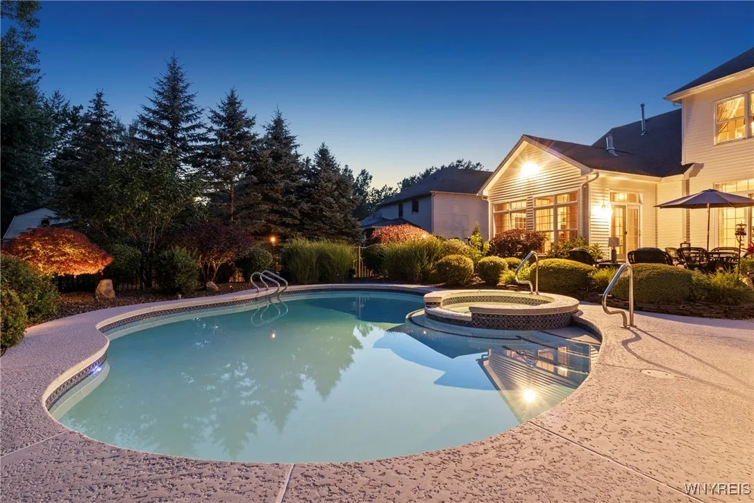 314 Landings Drive, Amherst, New York 14228, Amherst, New York 14228, 4 Bedrooms Bedrooms, 12 Rooms Rooms,2 BathroomsBathrooms,Residential,For Sale,314 Landings Drive, Amherst, New York 14228,B1622569