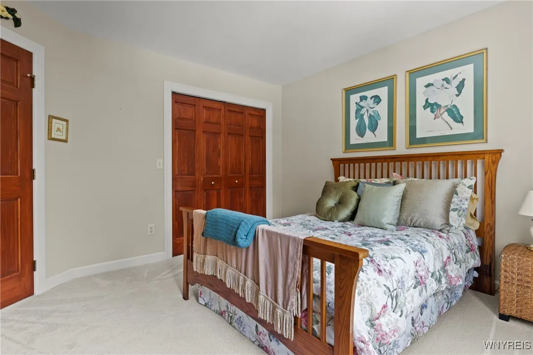 314 Landings Drive, Amherst, New York 14228, Amherst, New York 14228, 4 Bedrooms Bedrooms, 12 Rooms Rooms,2 BathroomsBathrooms,Residential,For Sale,314 Landings Drive, Amherst, New York 14228,B1622569